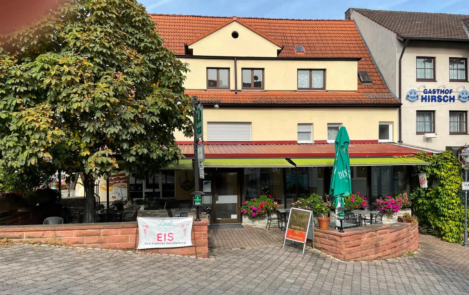 Das Café Linde am Plan mit Terrasse